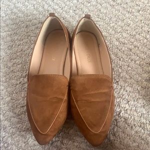 Tan pointed flats